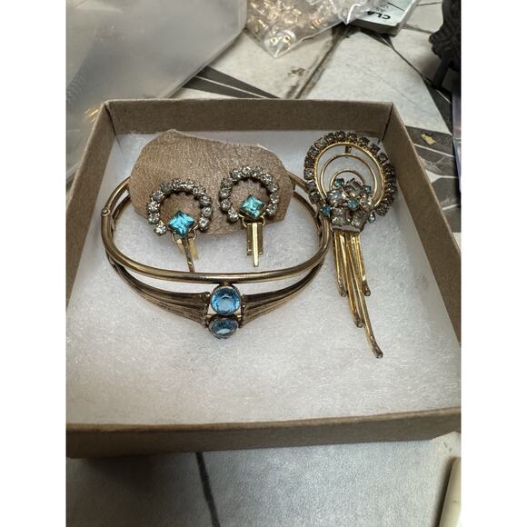 1960s M&S Rhinestone Jewelry Set Brooch Pendant Bracelet Earrings Gold Aqua - Picture 1 of 13